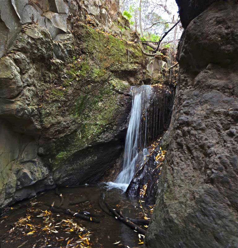Kleinerer Wasserfall im hinteren Teil der Falkenschlucht