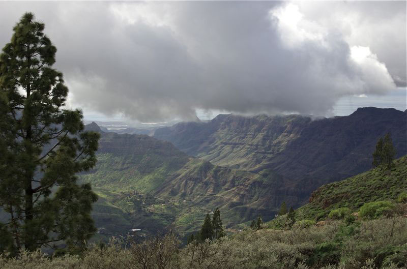 Blick auf das Tal von Tirajana mit Santa Lucia, das Tal von Fataga bis zur Küste von Meloneras