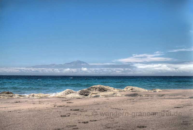 Strand von Gui Gui mit Blick nach Westen nach Teneriffa und den Teide