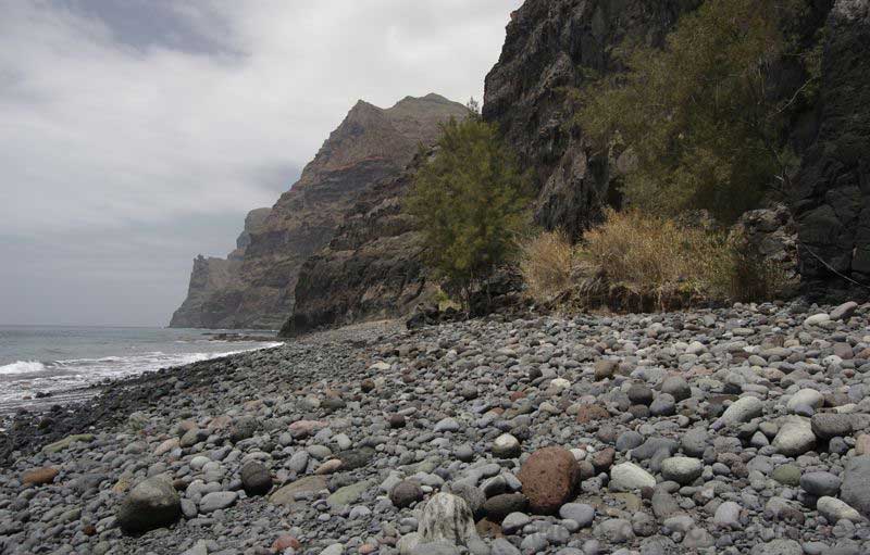 Viele Steine am Strand von Guigui Grande