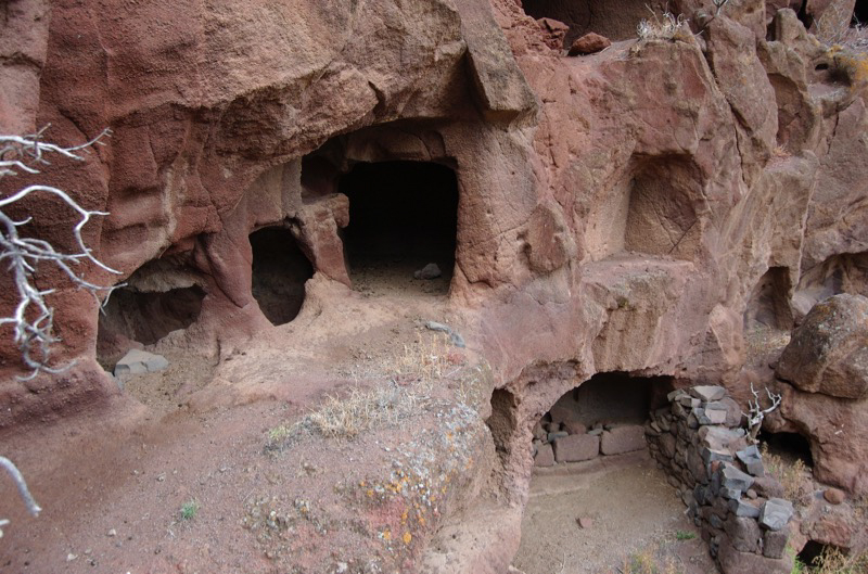 Höhlen der Ureinwohner von Gran Canaria oberhalb von San Pedro
