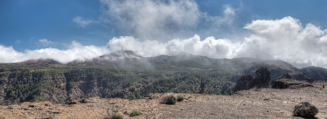Wolken über dem Zentrum von Gran Canaria mit dem Pico de las Nieves und Camapanario, beim Abstieg der Wanderung