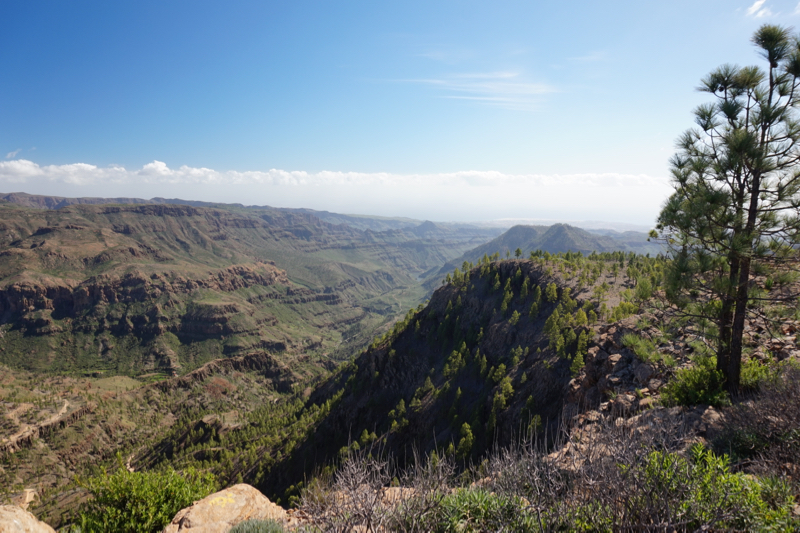 Blick vom höchsten Punkt der Chira Rundwanderung auf das Tal von Ayagaures