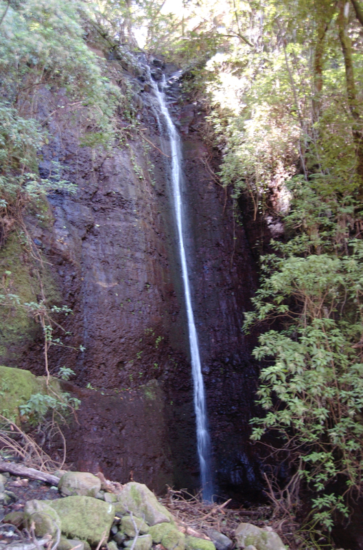 Wasserfall im Winter Valsendero Wanderung