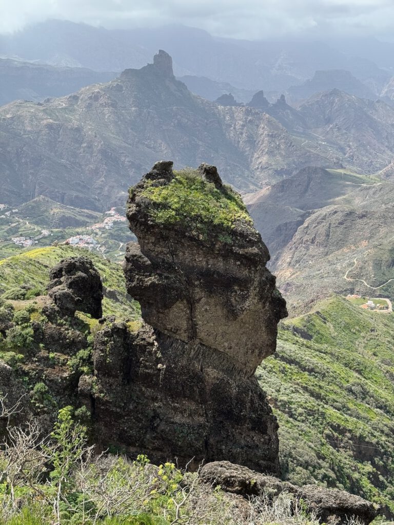 Felskopf oberhalb von Tejeda und der Roque Bentaiga im Zentrum von Gran Canaria.