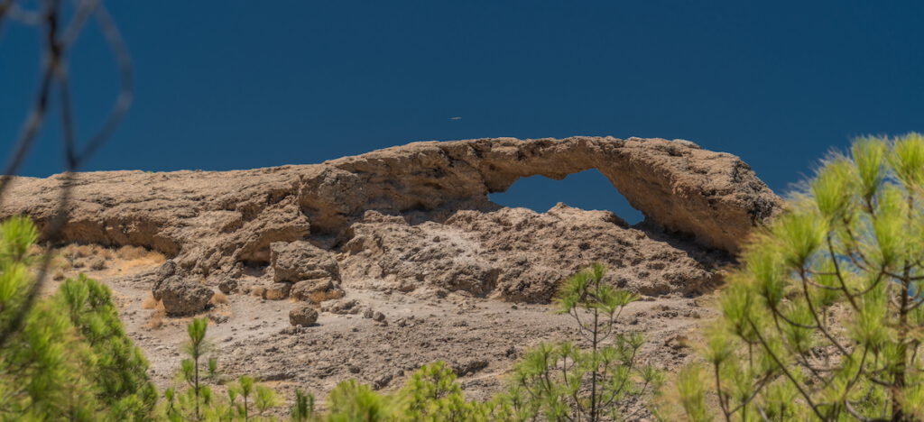 Natursteinbogen im Zentrum von Gran Canaria, auf der 2. Etappe des Jakobsweges von Gran Canaria 